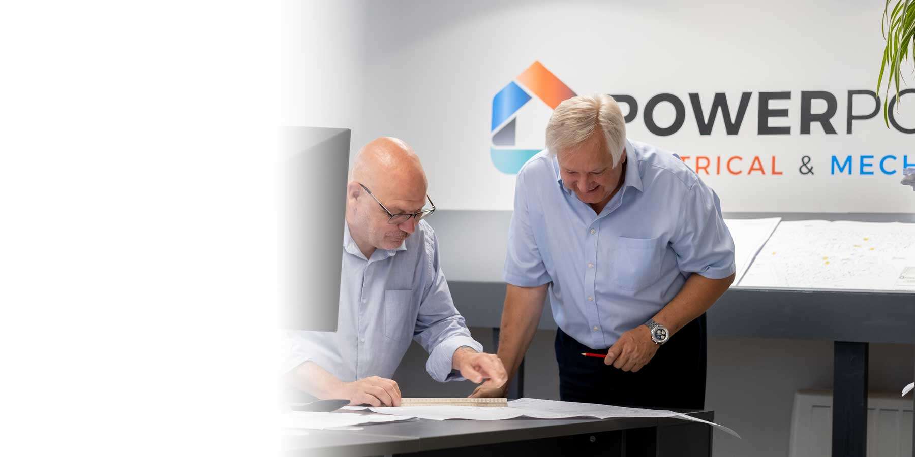 Powerpoint Electrical & Mechanical Sustainable Experienced Contract Management Team In Office Hero